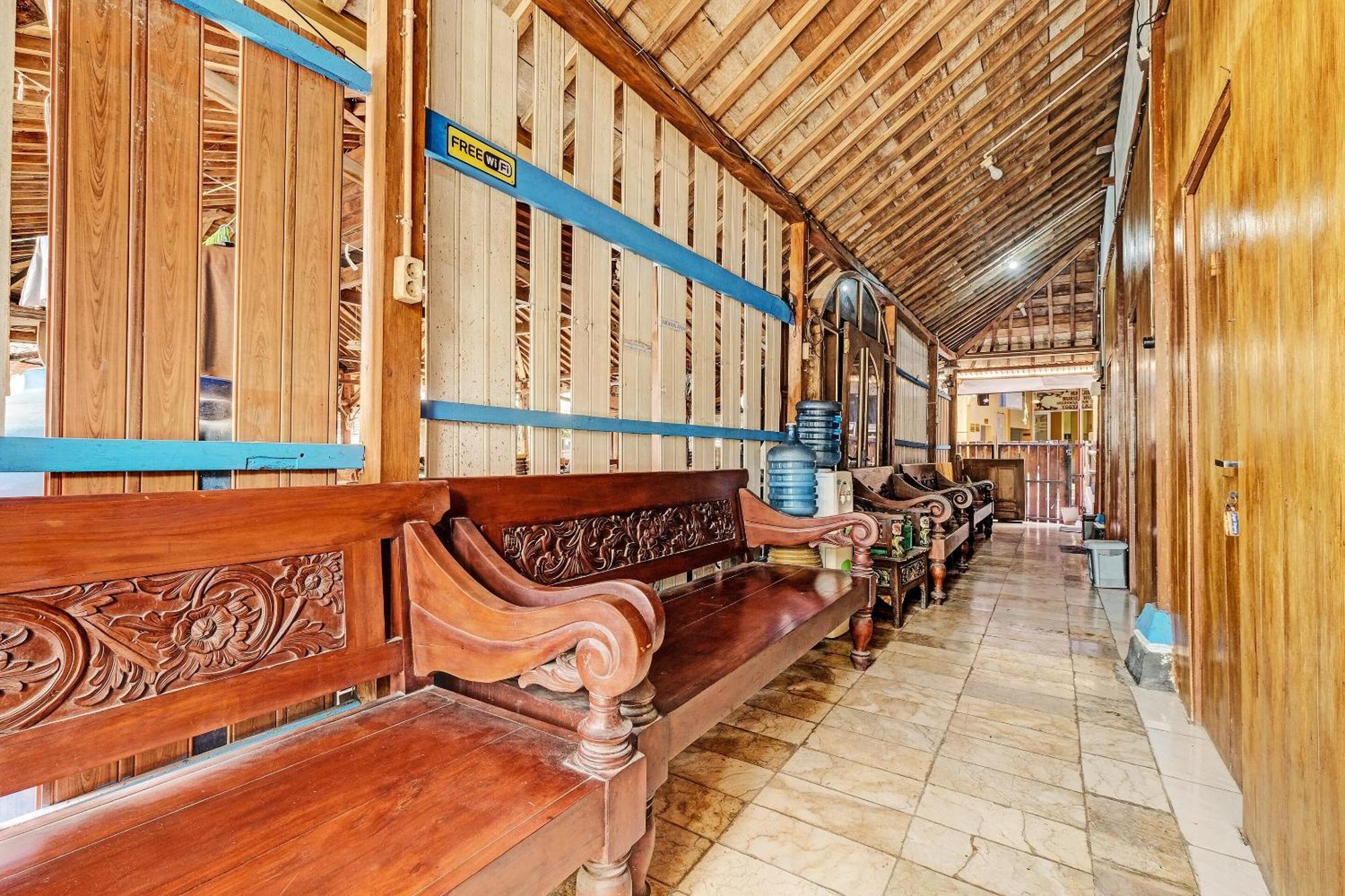Spot On 91916 Joglo Doyong Homestay Syariah Yogyakarta Ngoại thất bức ảnh