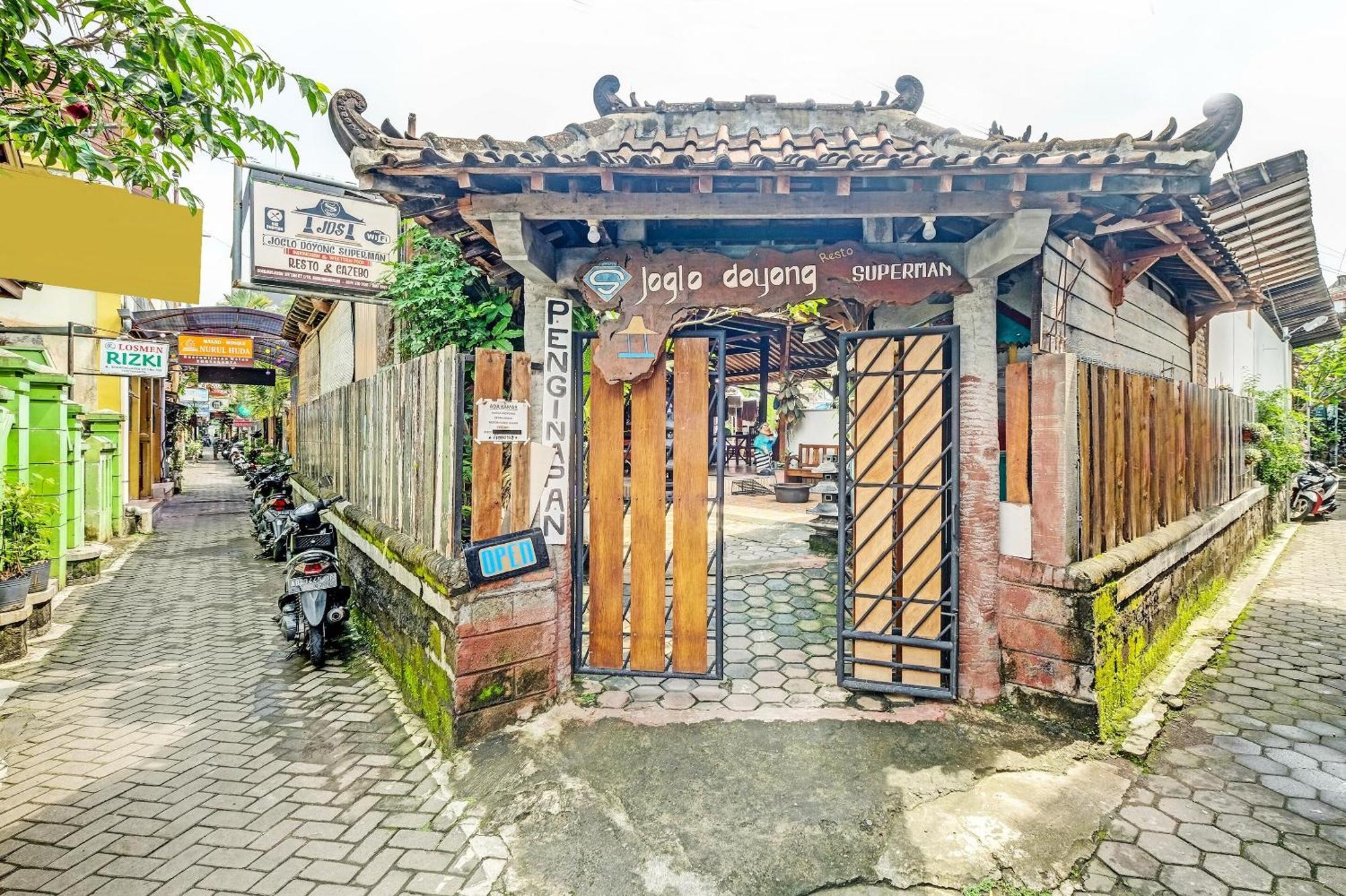 Spot On 91916 Joglo Doyong Homestay Syariah Yogyakarta Ngoại thất bức ảnh